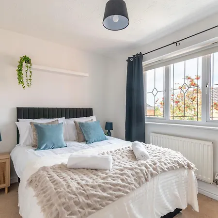 Casa de Férias 4 Bedroom Home, Conservatory & Free Parking, Pool Table Bristol