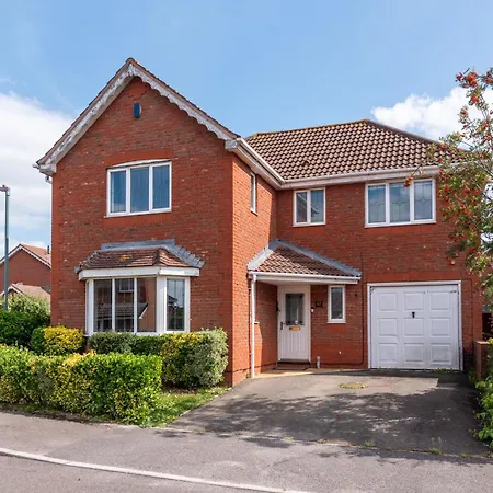 Σπίτι διακοπών 4 Bedroom Home, Conservatory & Free Parking, Pool Table *