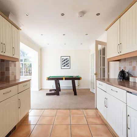 4 Bedroom Home, Conservatory & Free Parking, Pool Table Σπίτι διακοπών Μπρίστολ