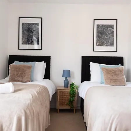 4 Bedroom Home, Conservatory & Free Parking, Pool Table * Μπρίστολ