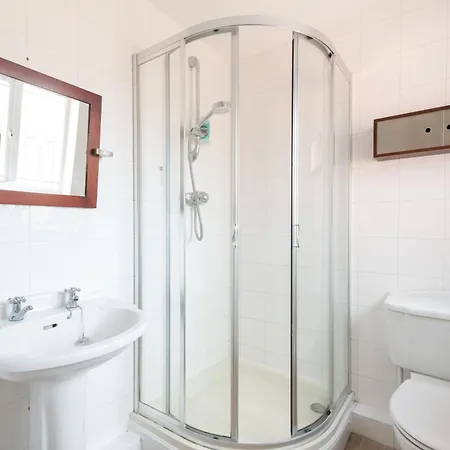 Σπίτι διακοπών 4 Bedroom Home, Conservatory & Free Parking, Pool Table Μπρίστολ