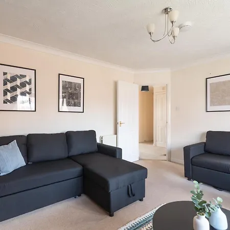 4 Bedroom Home, Conservatory & Free Parking, Pool Table Σπίτι διακοπών