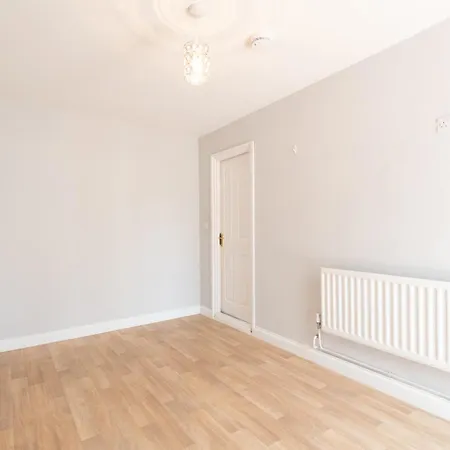 4 Bedroom Home, Conservatory & Free Parking, Pool Table Σπίτι διακοπών Μπρίστολ
